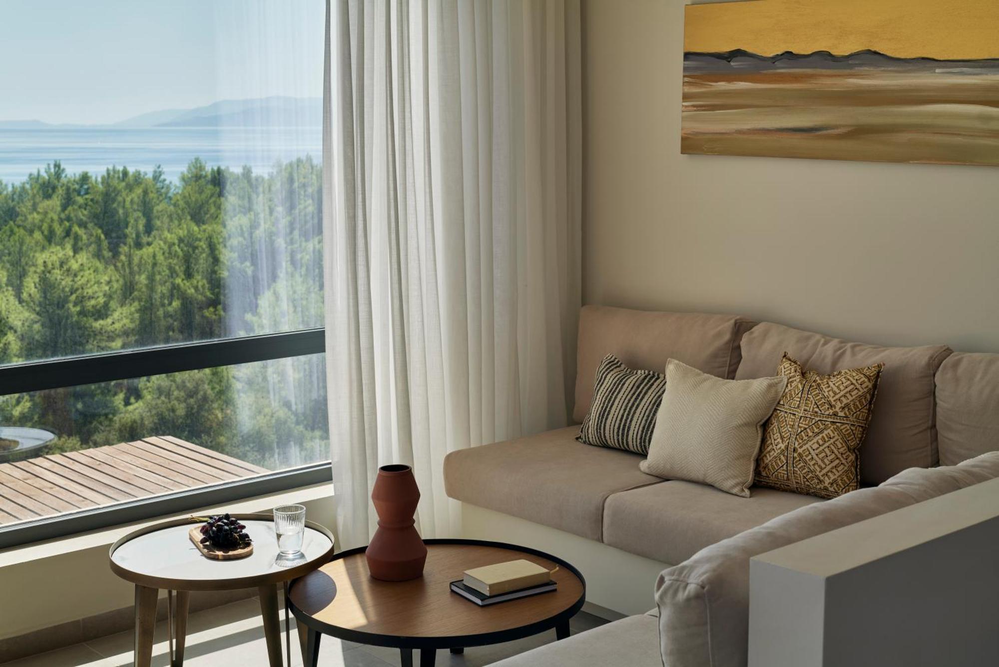 Celestial All Suites Afrato Habitación foto